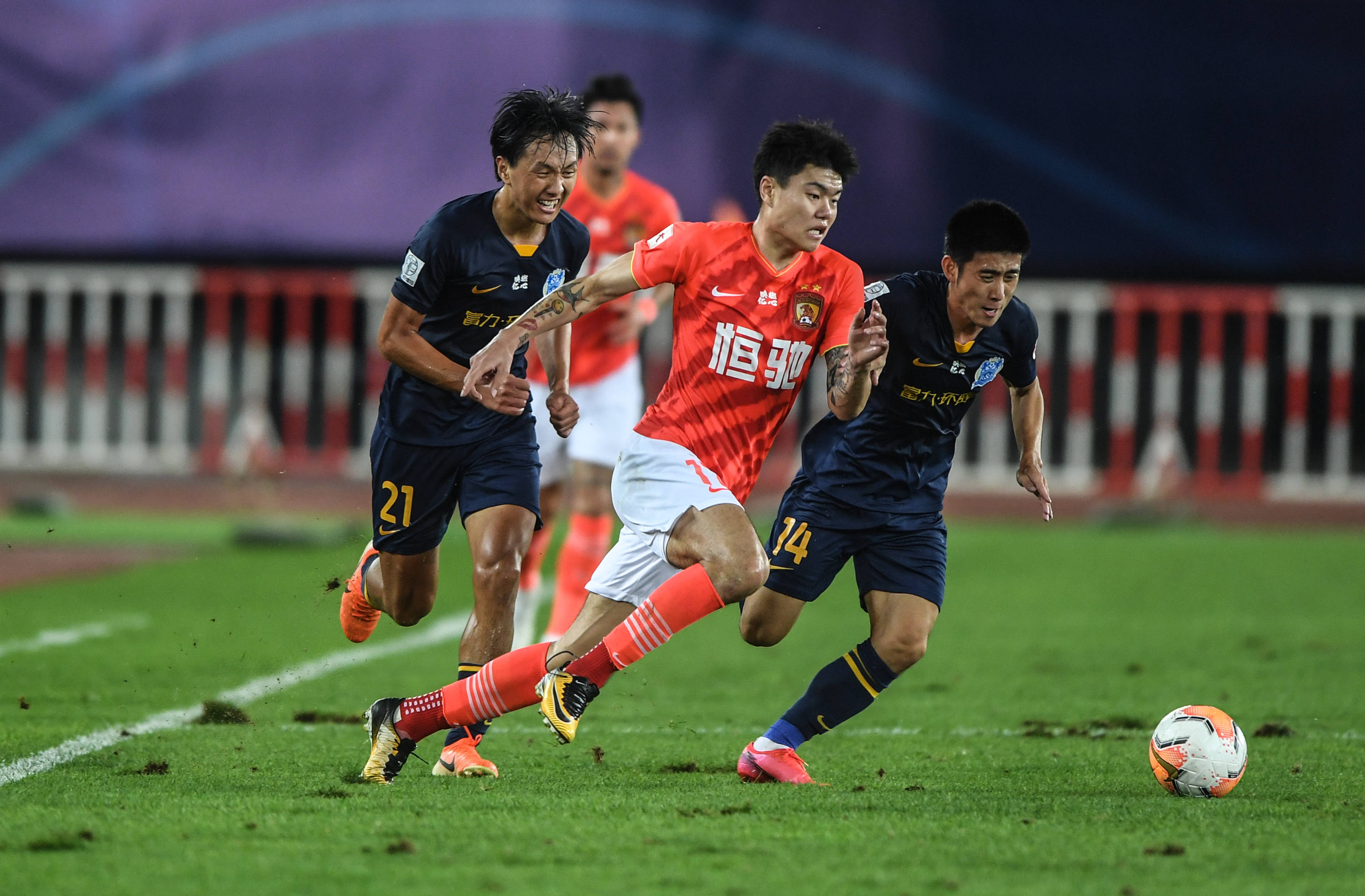 面对高压逼 面对高压逼